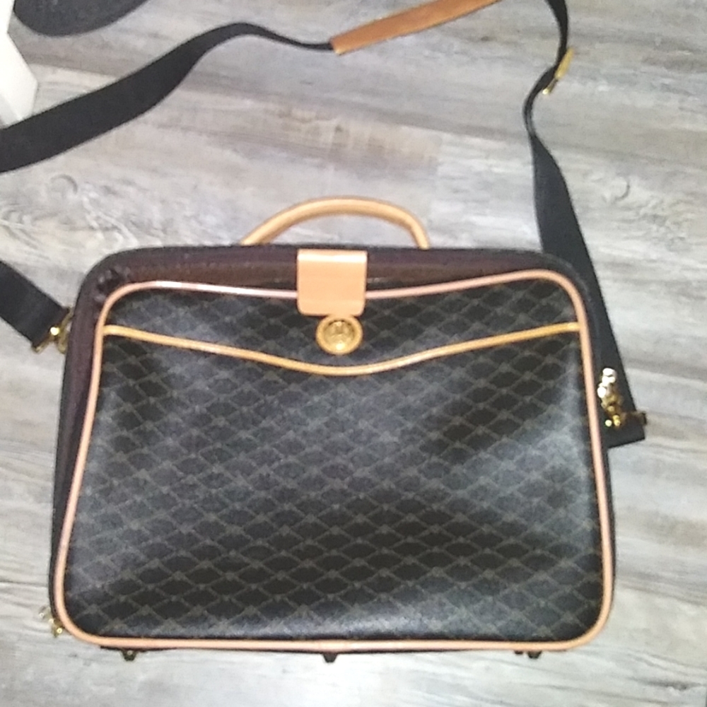 Misty leather travel